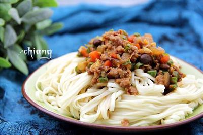 Fresh vegetable fried noodles