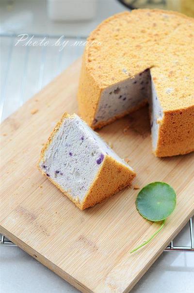 Cake with purple potatoes