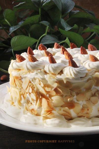 Almond cream cake