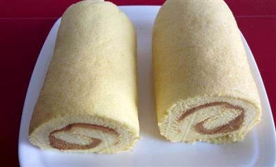 Peanut butter cake rolls