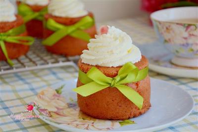 Cups of cream red cake