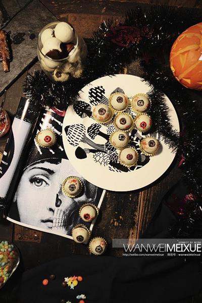 Halloween version of the eyeball cake