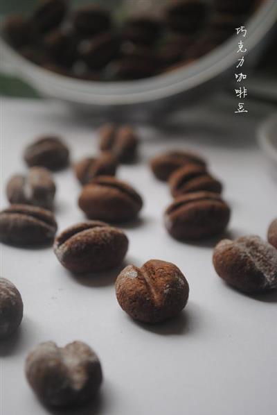 Chocolate coffee bean biscuits with high alcohol content