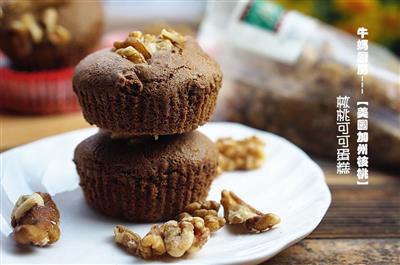 Cocoa cake with walnuts