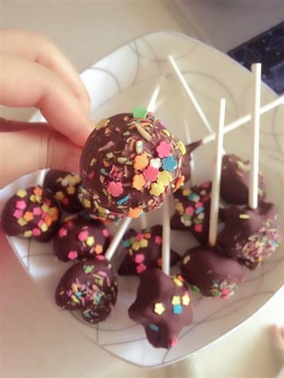 A thick brownie-flavored popcorn cake