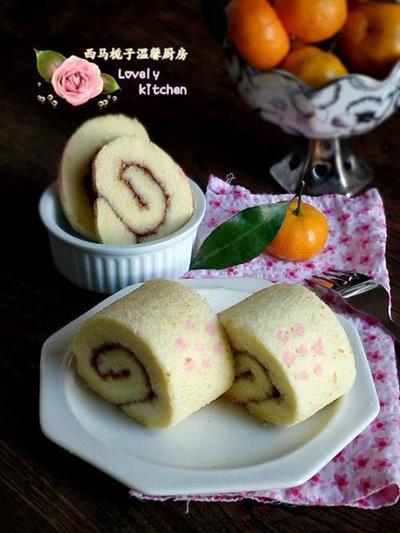 Blueberry and jam cake rolls