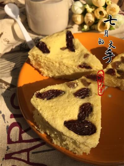 Dried grape cake