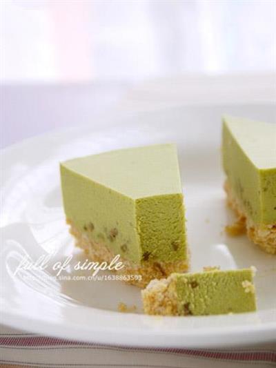 Matcha mousse cake