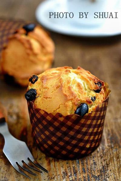 The raisin muffin cake