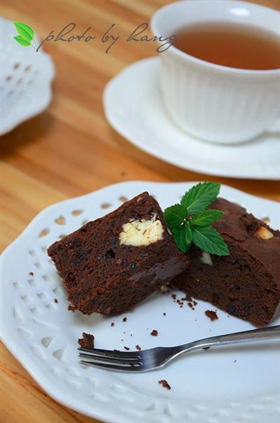 Blueberry queso brownie