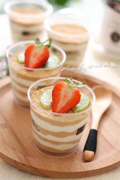 Cake cups made of wood