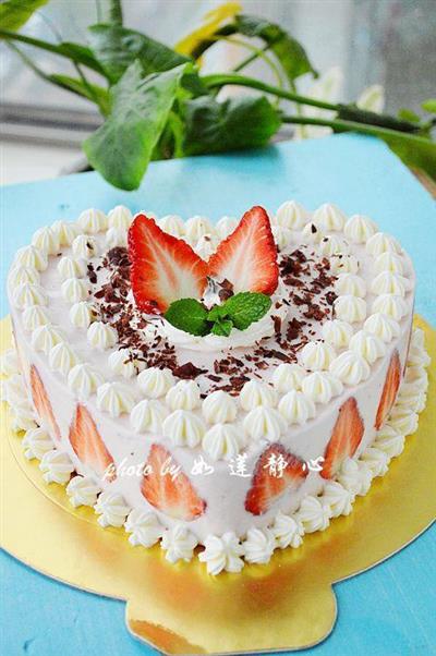 Strawberry yogurt and mousse cake