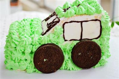 Small car cake