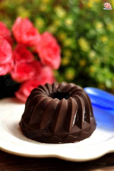 Chocolate honey bean ice cream mooncakes