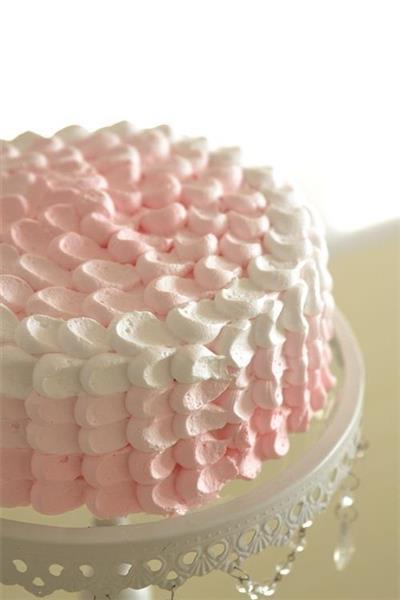 The pink birthday cake