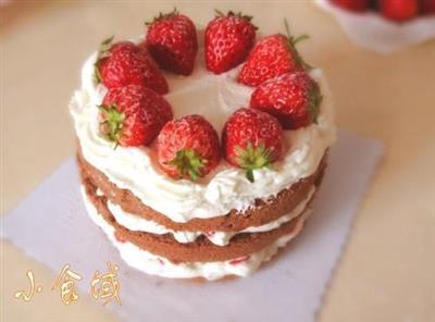 Naked strawberry cake