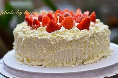 White strawberry cake