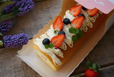 Strawberry cake rolls