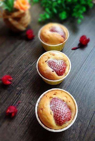 Strawberry muffin cake