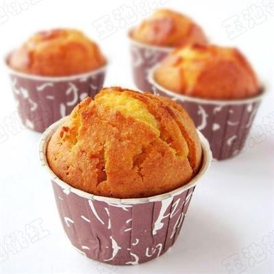 Little cakes with orange juice