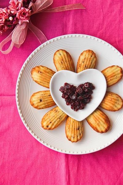 Orange and cranberry madeleine