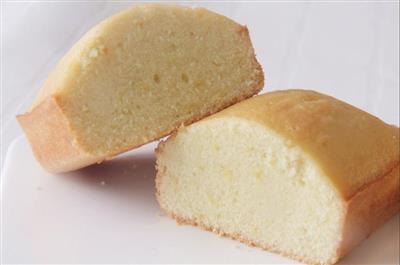 Lemon cake with spices