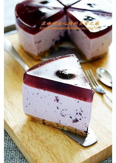 Blueberry sauce and frozen cheese cake