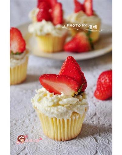 Strawberry paper cup cake