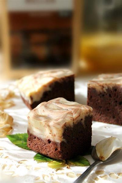 Cheese and brownie cake