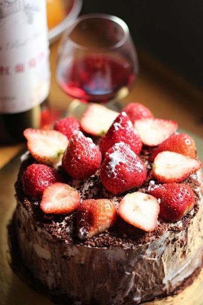 Strawberry cocoa cake