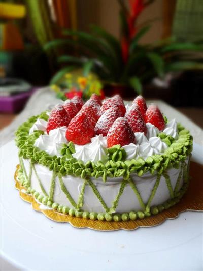 Strawberry cream cake