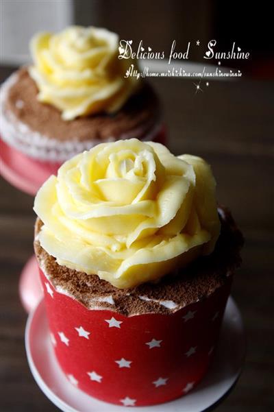 Rose paper cup cake