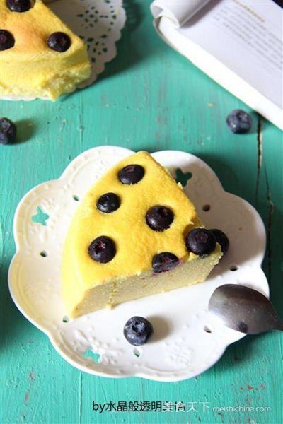 Yoghurt cake with blueberries