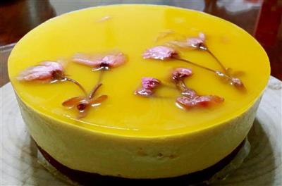 Mango queso mous pastel