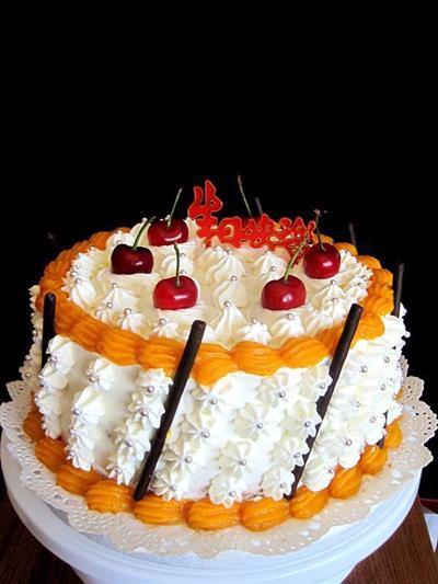 Creamy fruit birthday cake