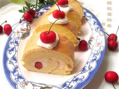 Rollos de pastel crema de cereza