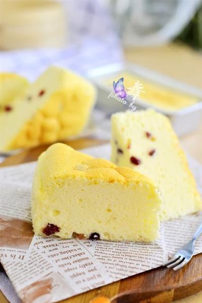 Yoghurt cake with cranberry