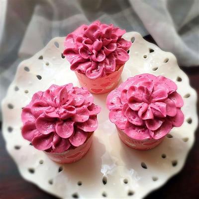 Sponge paper cups and flower cakes