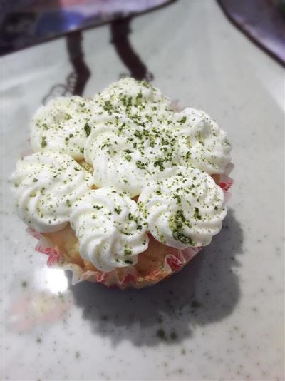 Primary version of the flower cake cup