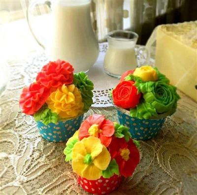 Flower paper cup cake