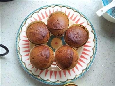 Blood-filled and delicious red date cake