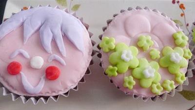 Sugared paper cup cake