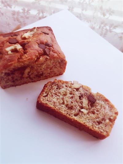 Banana and walnut cake