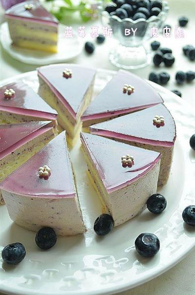 Blueberry mousse cake