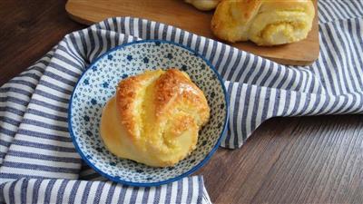 Coconut bread rolls