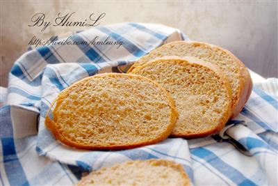 Red sugar almond bread