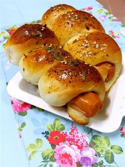 Black pepper and sausage bread