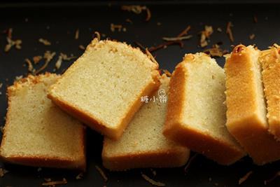 Coconut pound cake