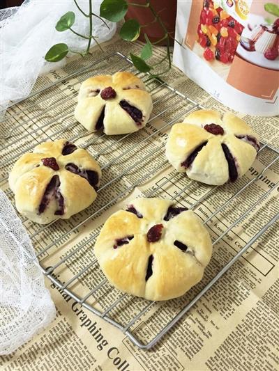 Purple potatoes on the bread