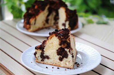 A combination of bread and cake - romantic volcanic bread